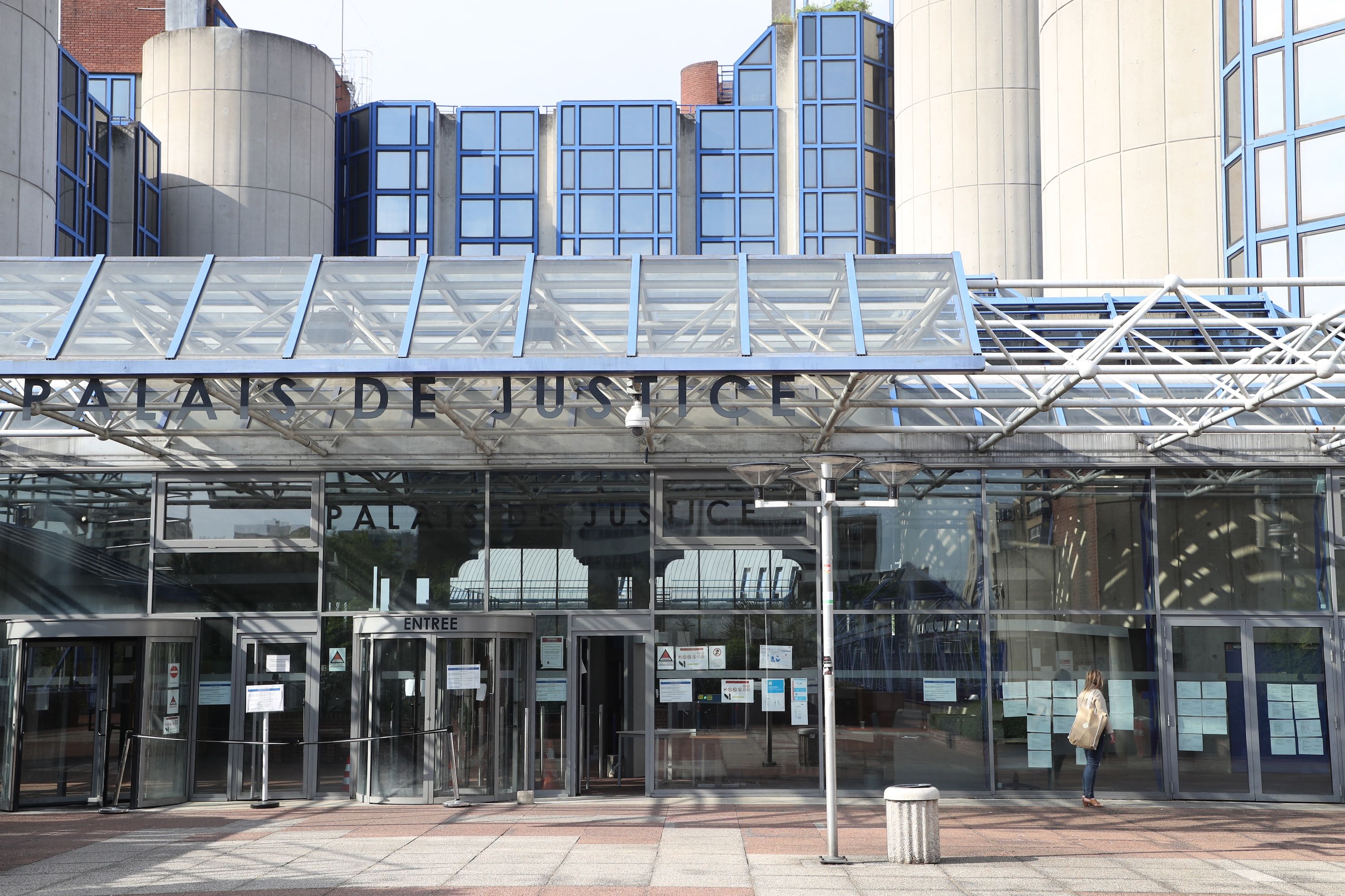 Justice française : deux avocats relaxés dans une affaire d'intimidation
