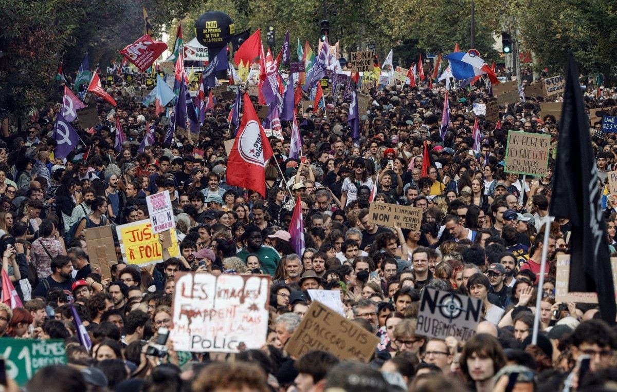 Loi « permis de tuer » en France : près de 50.000 manifestants dénoncent une dérive sécuritaire