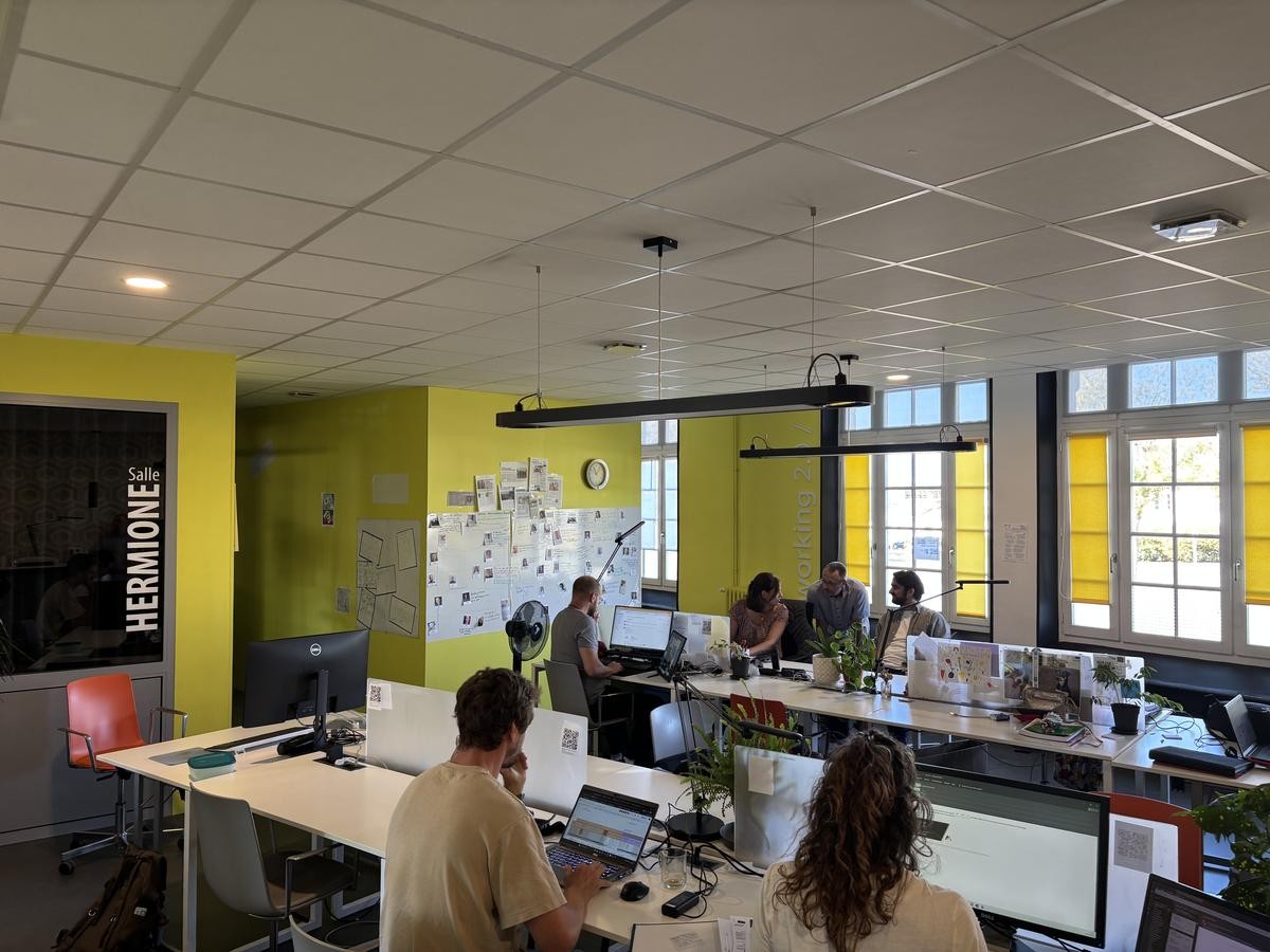 Coworking à Rochefort : un modèle français qui interroge la refondation gabonaise
