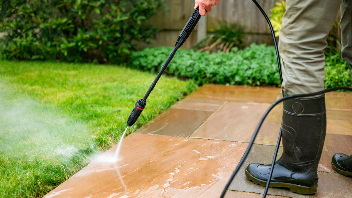 Nettoyeur haute pression au jardin : une pratique néfaste