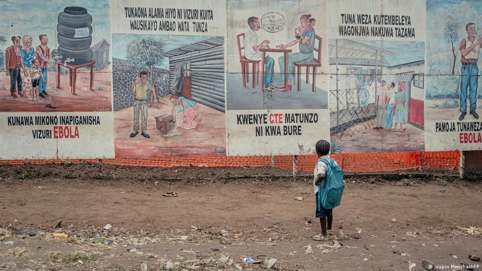 Vacances gâchées par Ebola : le quotidien bouleversé des enfants congolais