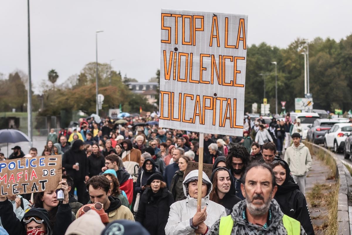 France : à Bayonne, des milliers de manifestants font « converger les colères »
